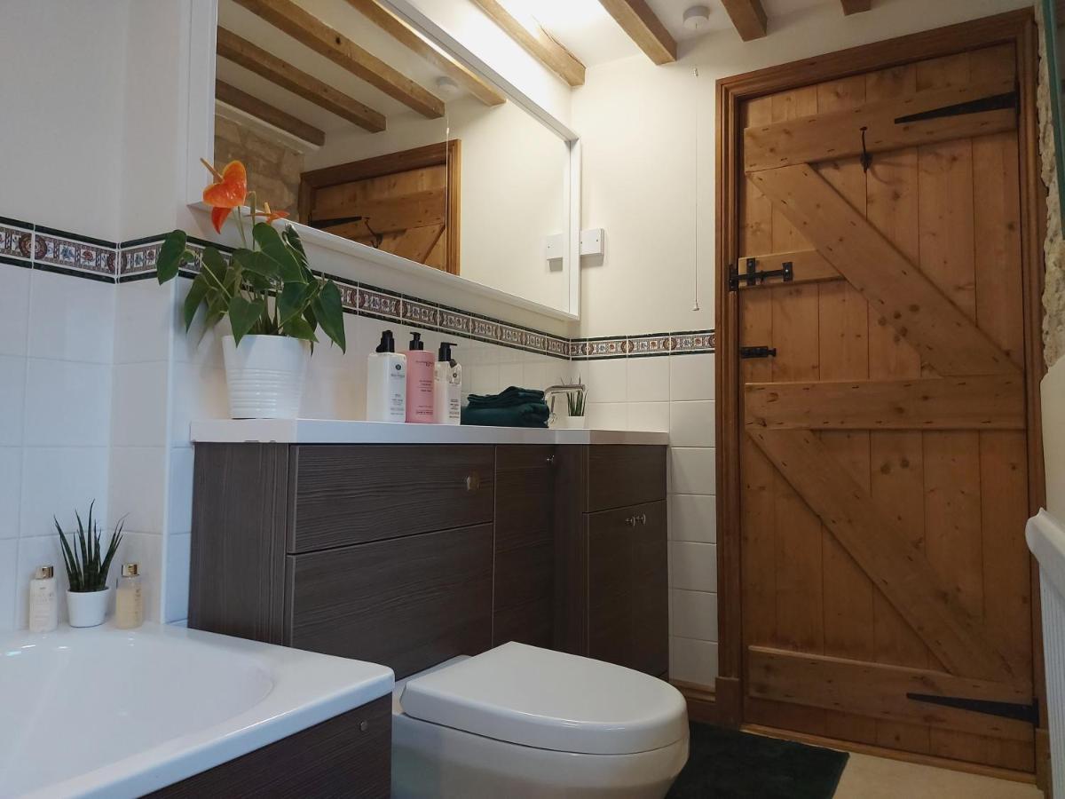 Thames Head Wharf - Historic Cotswold Cottage With Stunning Countryside Views 시런세스터 외부 사진
