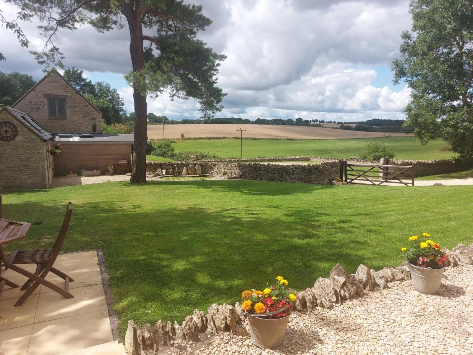 Thames Head Wharf - Historic Cotswold Cottage With Stunning Countryside Views 시런세스터 외부 사진
