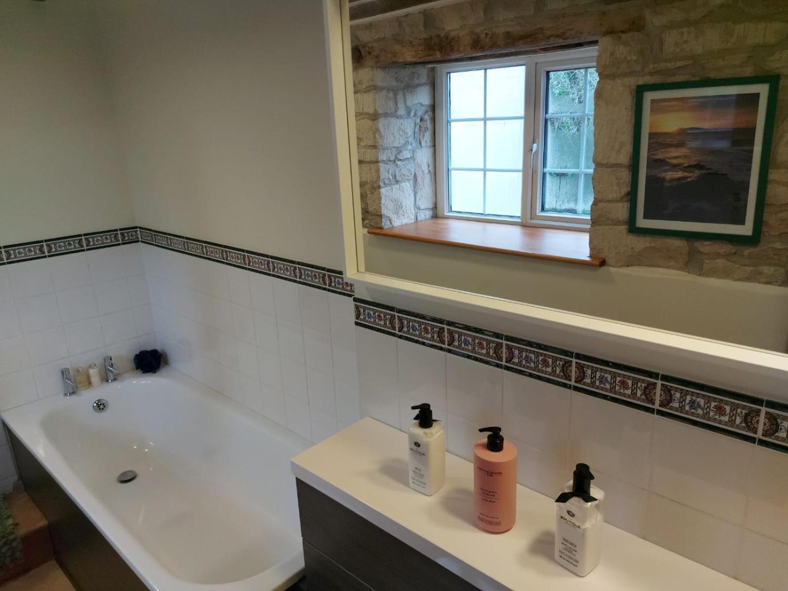 Thames Head Wharf - Historic Cotswold Cottage With Stunning Countryside Views 시런세스터 외부 사진