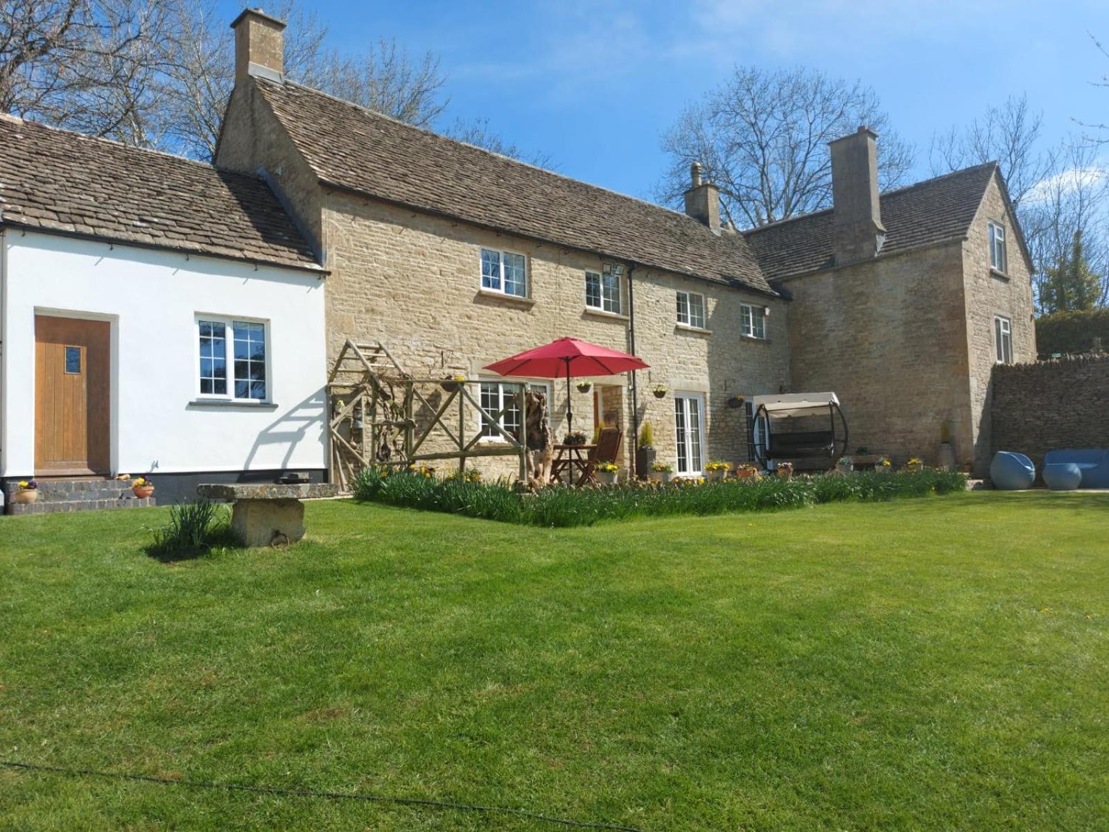 Thames Head Wharf - Historic Cotswold Cottage With Stunning Countryside Views 시런세스터 외부 사진