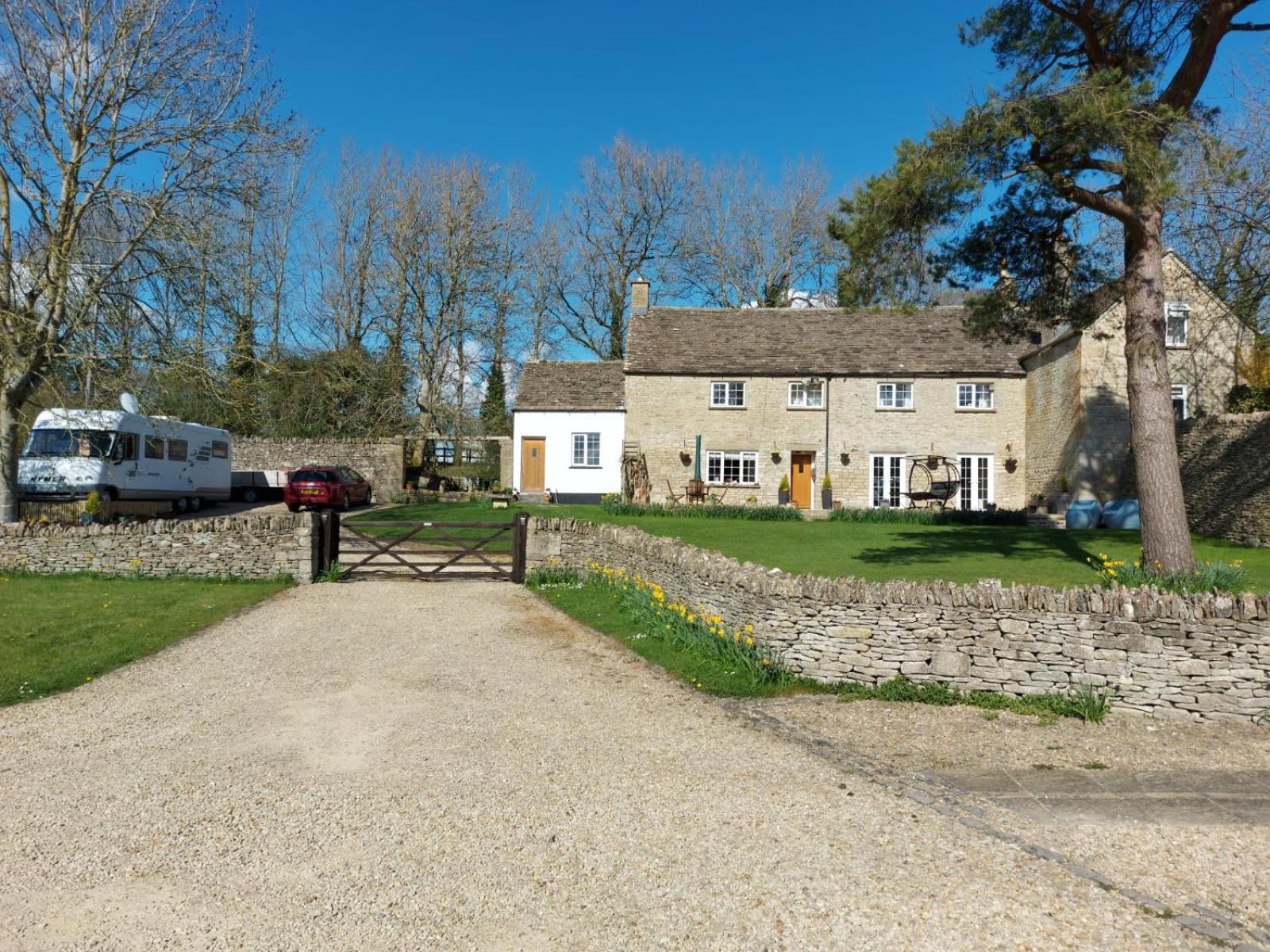 Thames Head Wharf - Historic Cotswold Cottage With Stunning Countryside Views 시런세스터 외부 사진